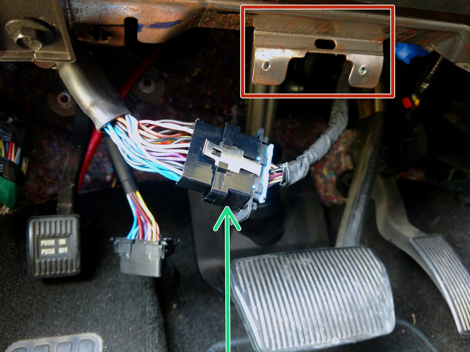 Xirgo_XT-63xx_-_OBD-II_Remove%2BInsert.png