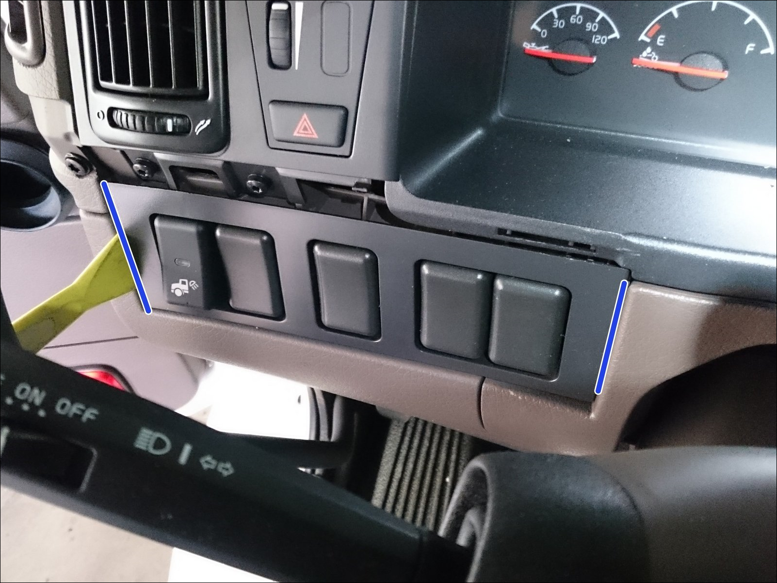 01b_-_Remove_switch_panel.png