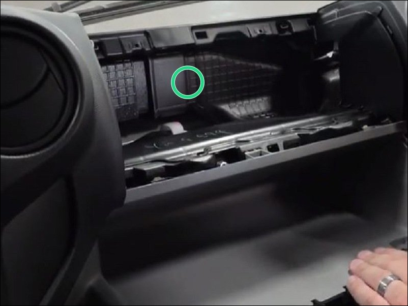 02c_-_route_cable_behind_vent.png