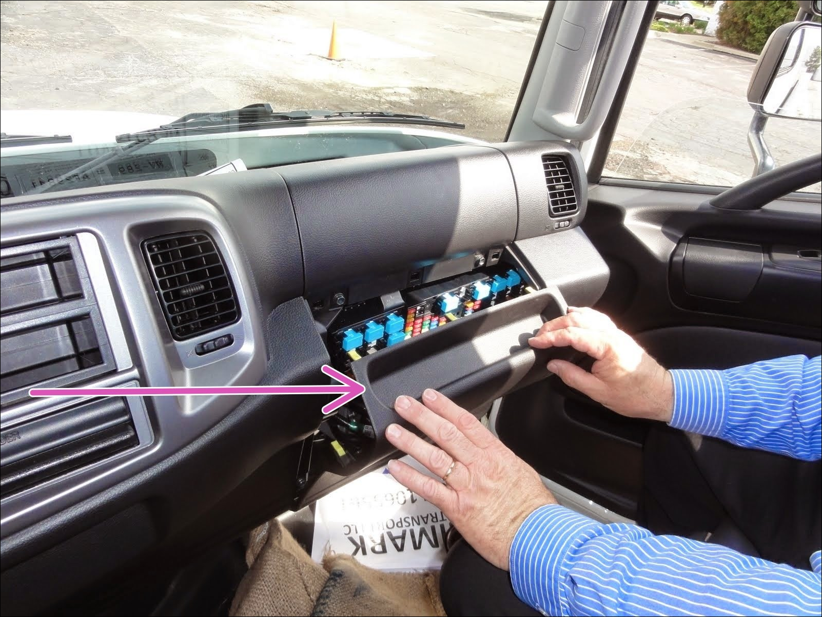 09b_-_reinstall_lower_dash_panel.png