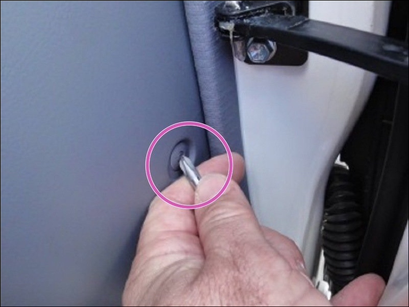 01d_-_locate_plastic_rivets.png